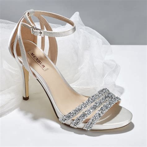 scarpe chanel sposa 2019|Scarpe moda 2019: il modello Chanel ispirato a Cleopatra è .